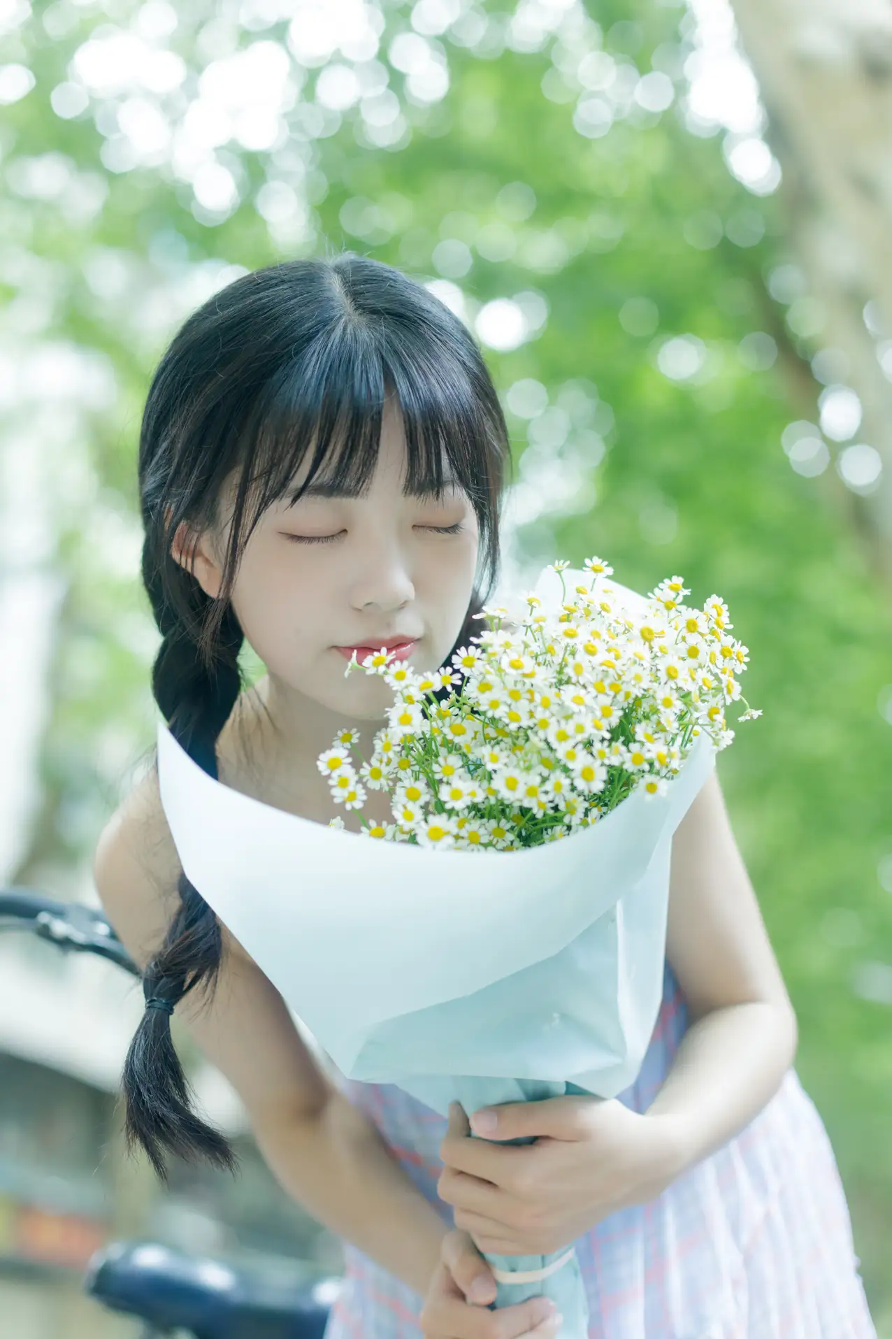 [YITUYU] 2022.08.12 Vol.1688 – Summer is the smell of chamomile Cute bubbles#[33P]-33